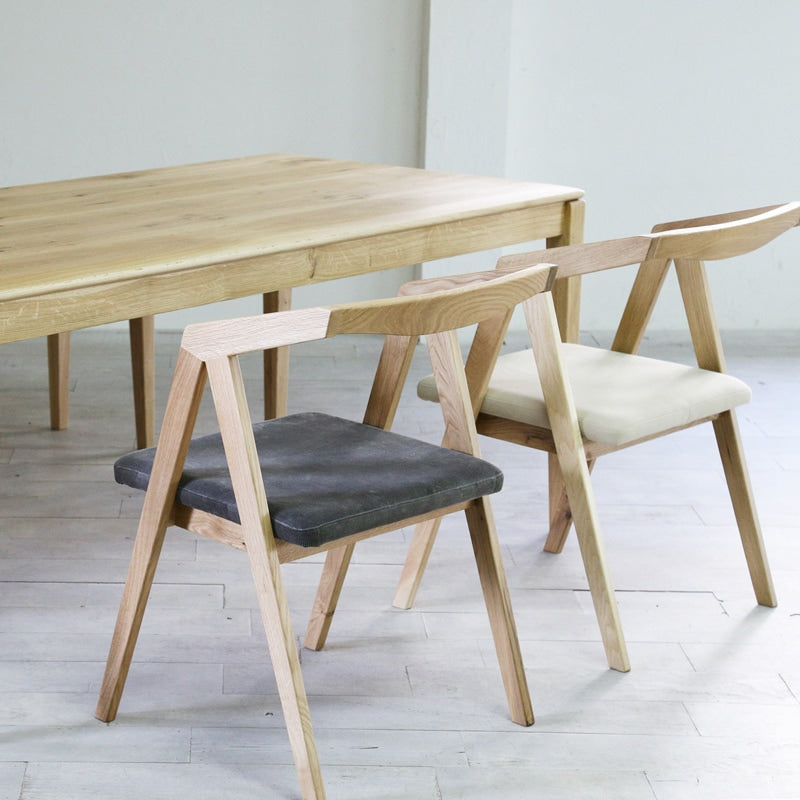 BOOKER.T CHAIR ( OAK / WALNUT )