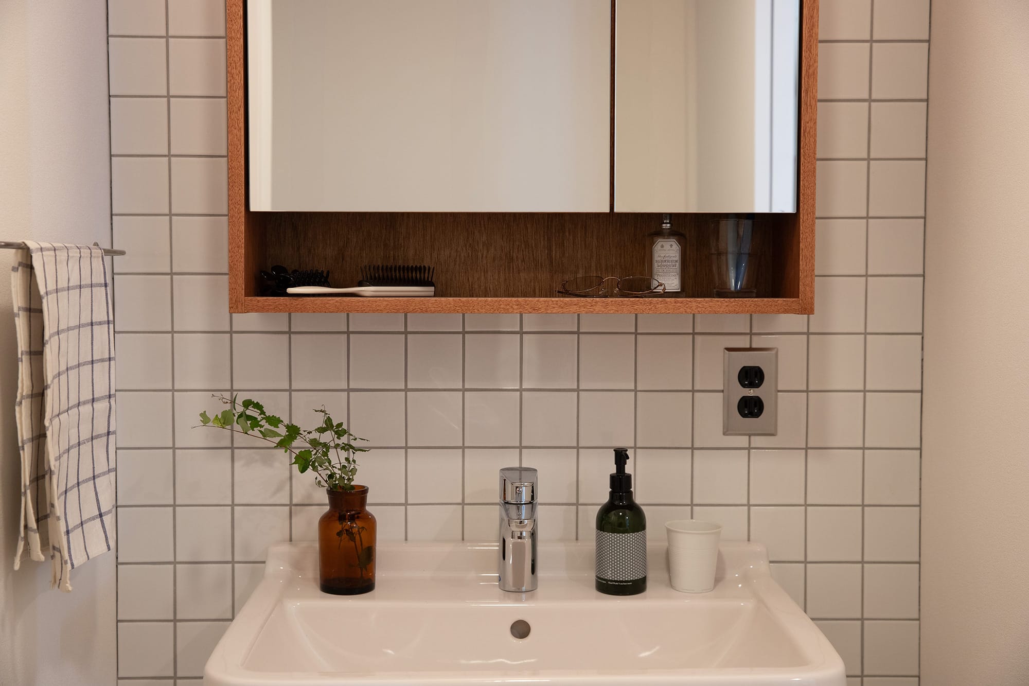 toolbox | Cropped Mirror Cabinet - W680