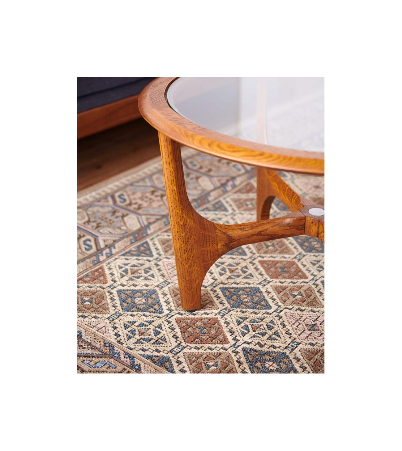 SILHOUETTE CENTER TABLE