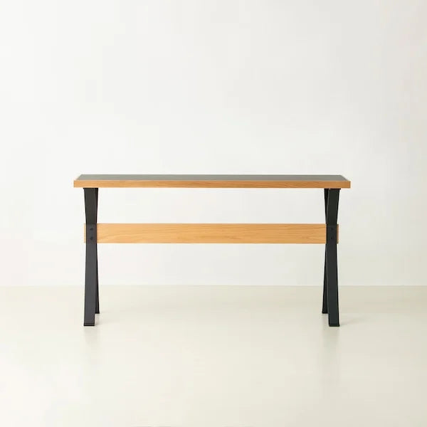 Cross Leg|Table High