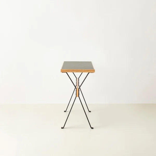 Cross Leg|Table High