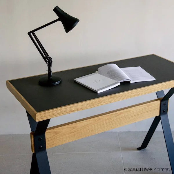 Cross Leg|Table High