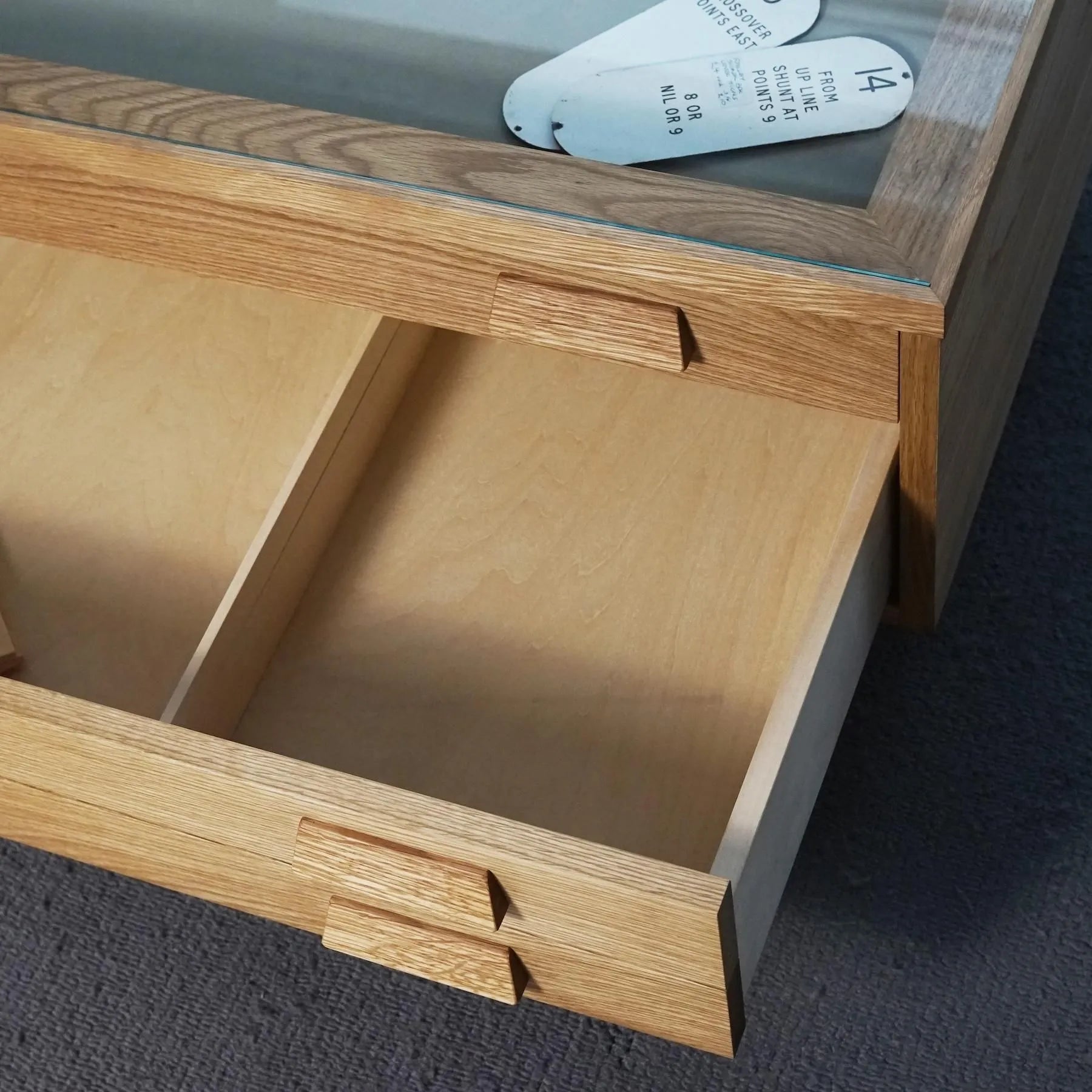 MAP COFFEE TABLE |BLACK TOP