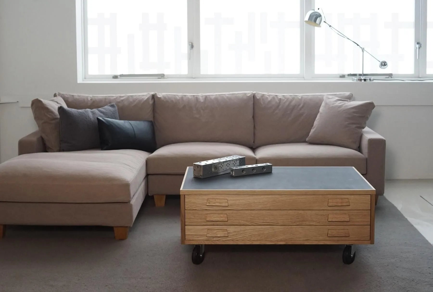 MAP COFFEE TABLE |BLACK TOP