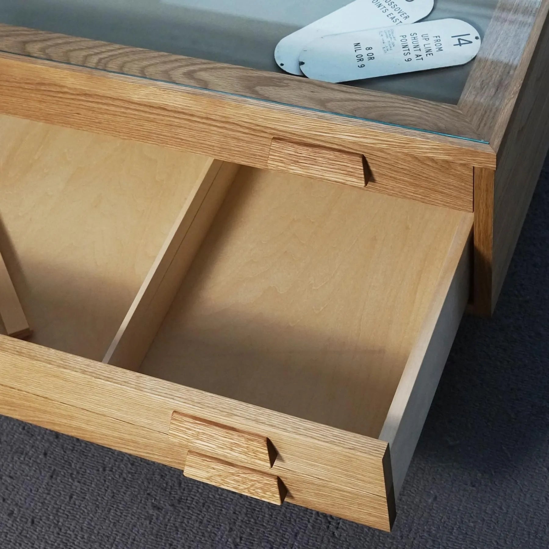 MAP COFFEE TABLE |GLASS TOP