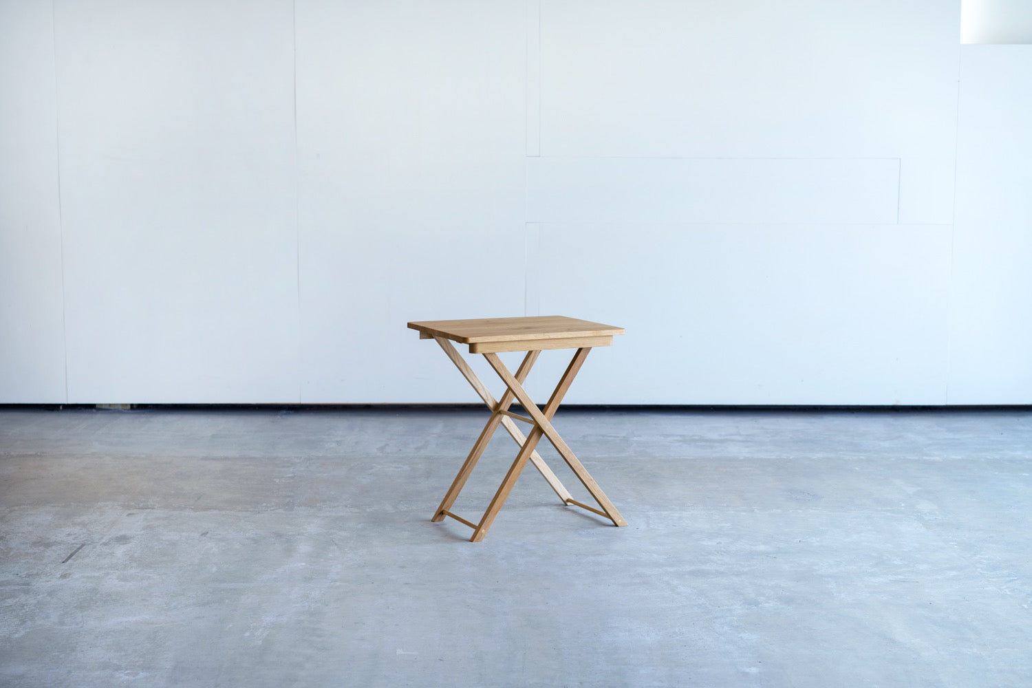 K&K ENGLAND SIDE TABLE