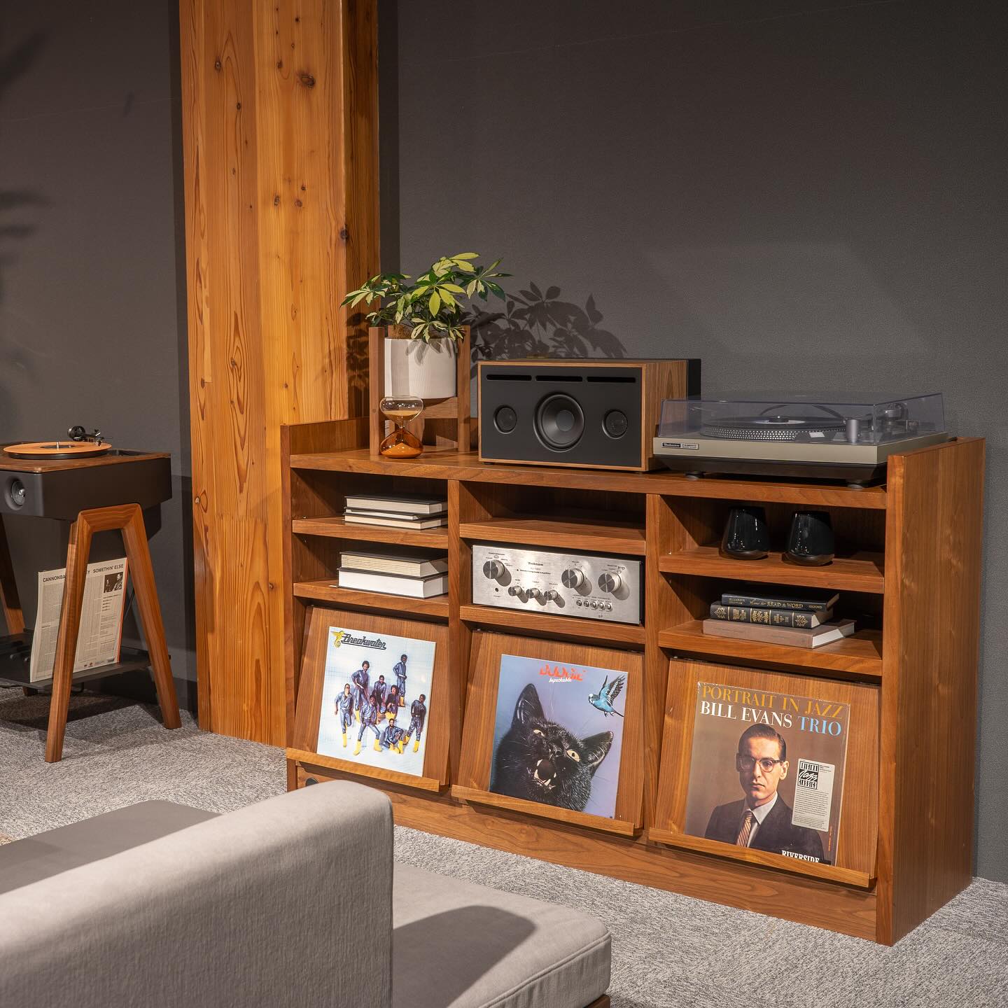 KOROVA DJ BOOTH W1500 (3列)