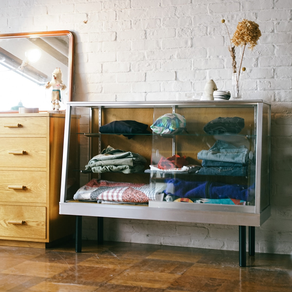 ALUMINIUM GLASS CASE