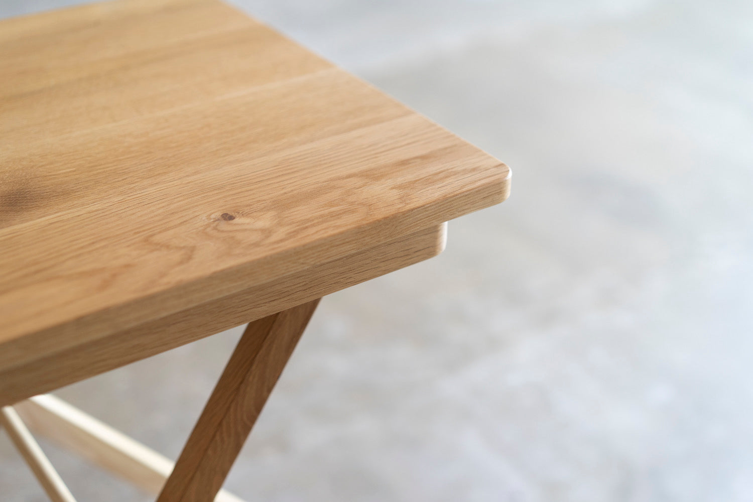 K&K ENGLAND SIDE TABLE