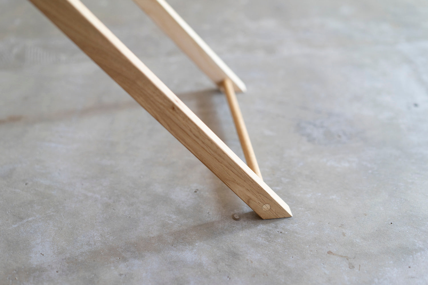 K&K ENGLAND SIDE TABLE