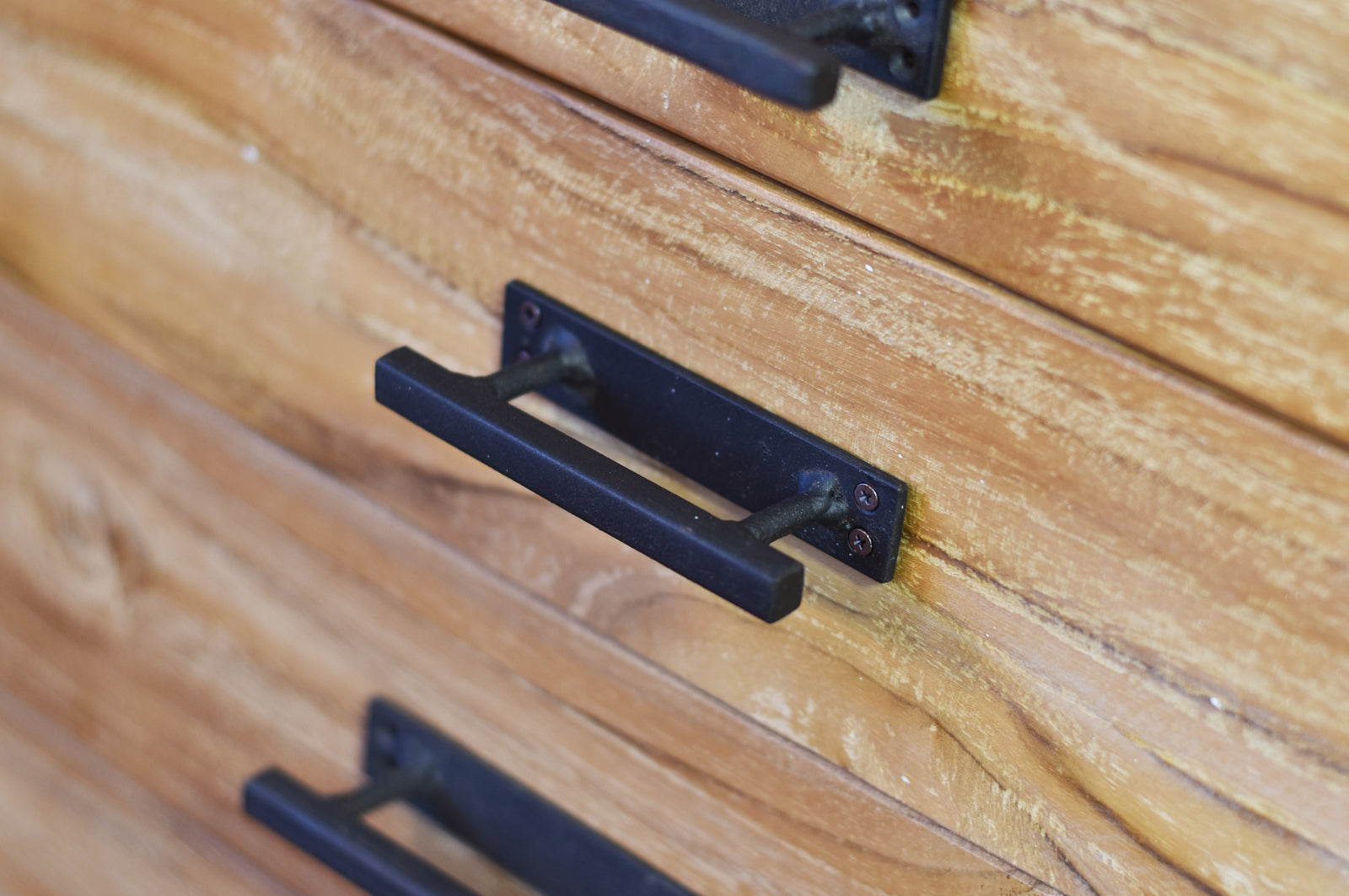 toolbox | Iron Handle Base with Round Bar