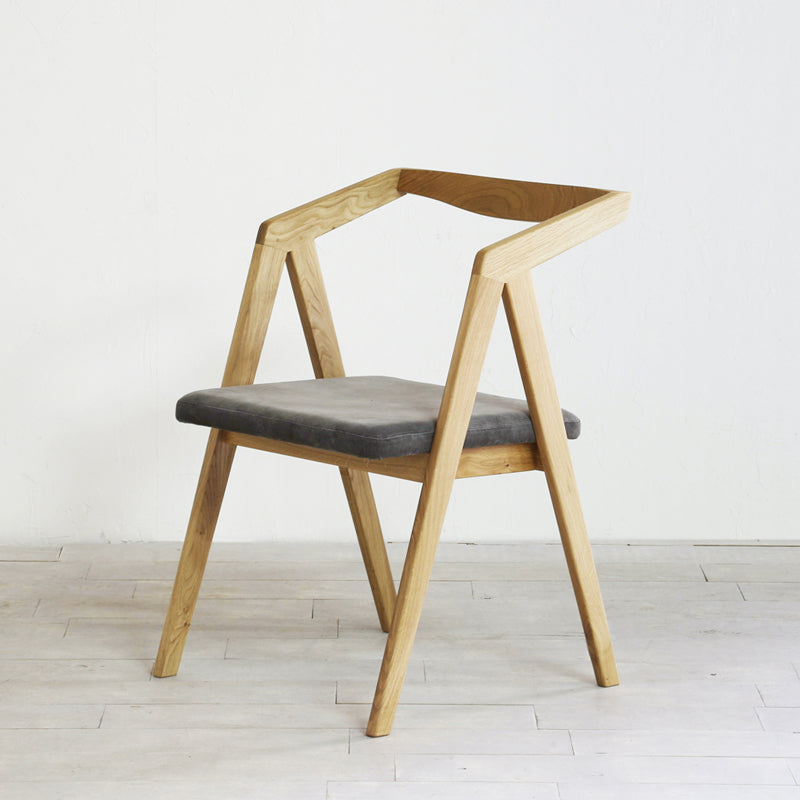 BOOKER.T CHAIR ( OAK / WALNUT )
