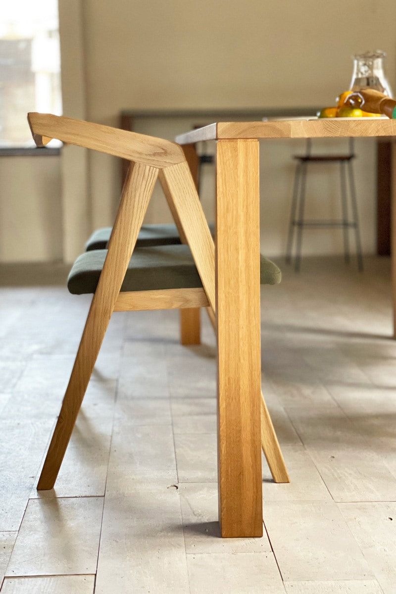BOOKER.T CHAIR ( OAK / WALNUT )