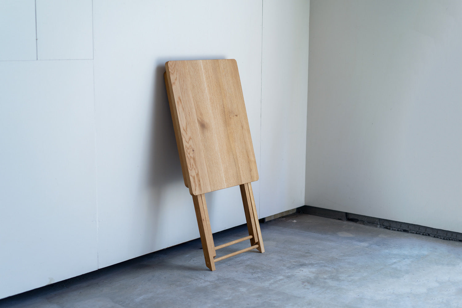 K&K ENGLAND SIDE TABLE