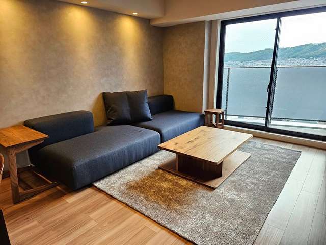 COMPOSIT LIVING TABLE