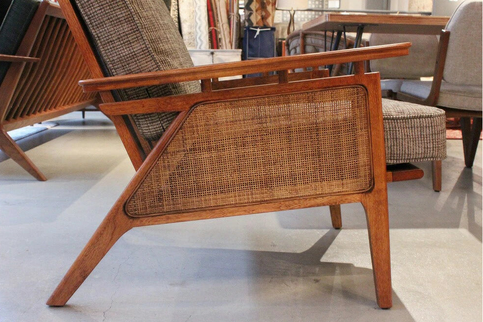 WICKER LOUNGE CHAIR