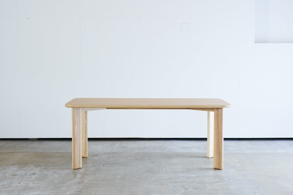 BOARD TABLE ( WALNUT / WHITE ASH )