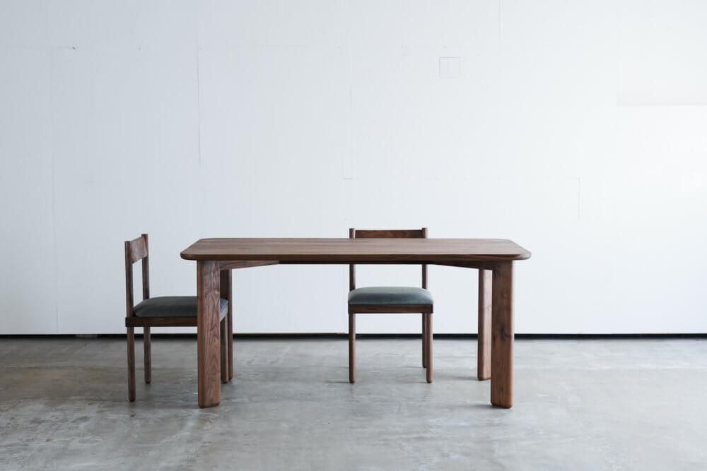 BOARD TABLE ( WALNUT / WHITE ASH )