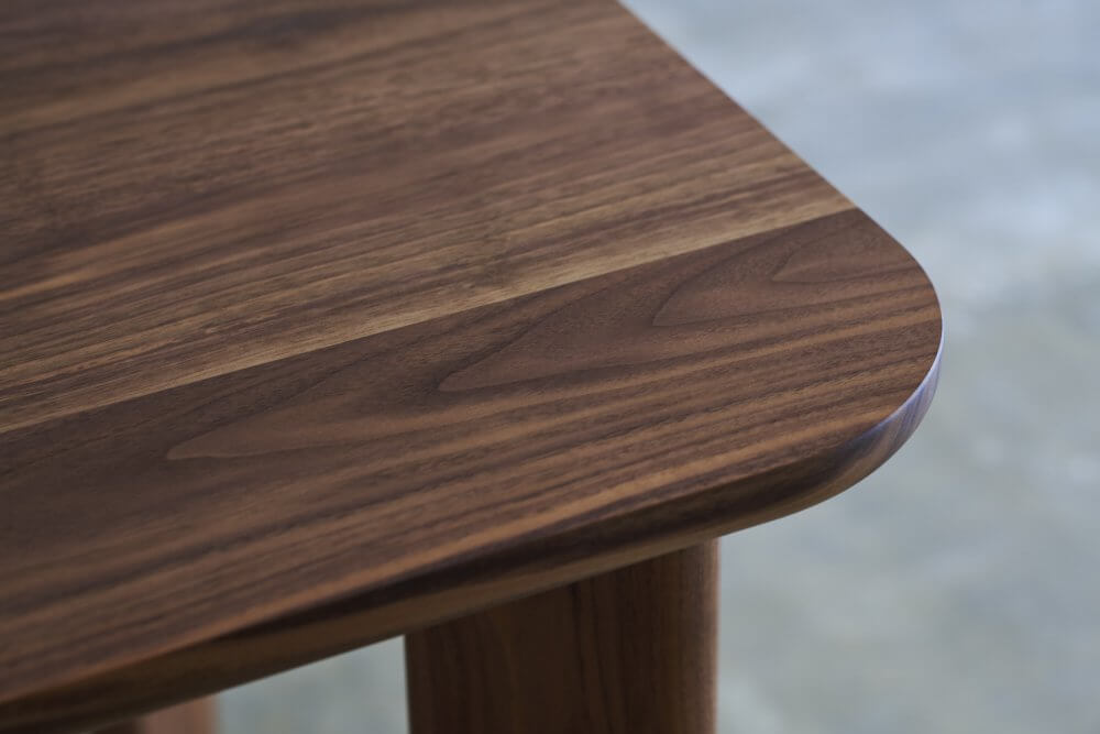 BOARD TABLE ( WALNUT / WHITE ASH )