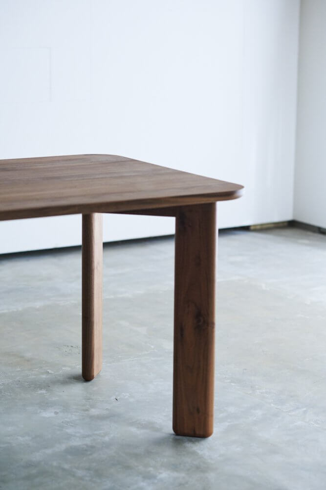 BOARD TABLE ( WALNUT / WHITE ASH )