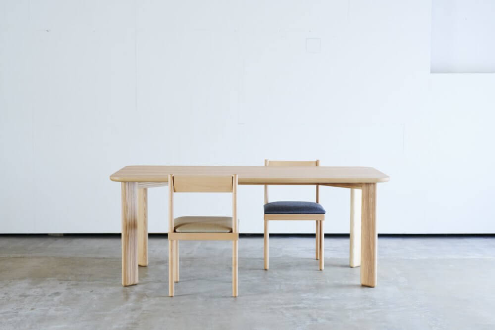 BOARD TABLE ( WALNUT / WHITE ASH )