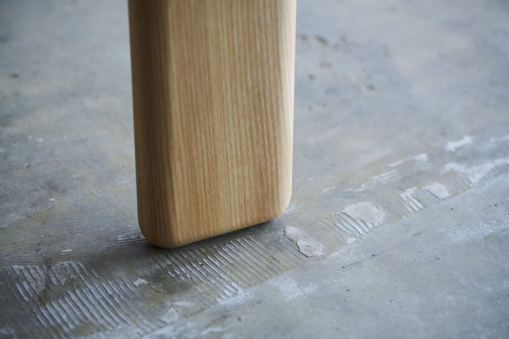 BOARD TABLE ( WALNUT / WHITE ASH )