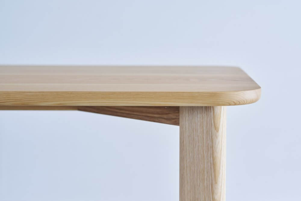 BOARD TABLE ( WALNUT / WHITE ASH )