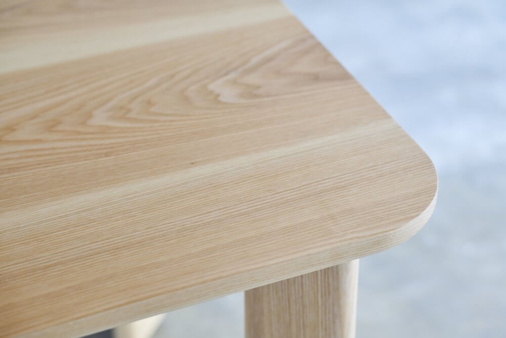 BOARD TABLE ( WALNUT / WHITE ASH )