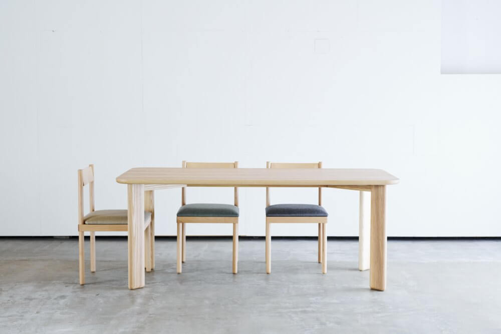 BOARD TABLE ( WALNUT / WHITE ASH )