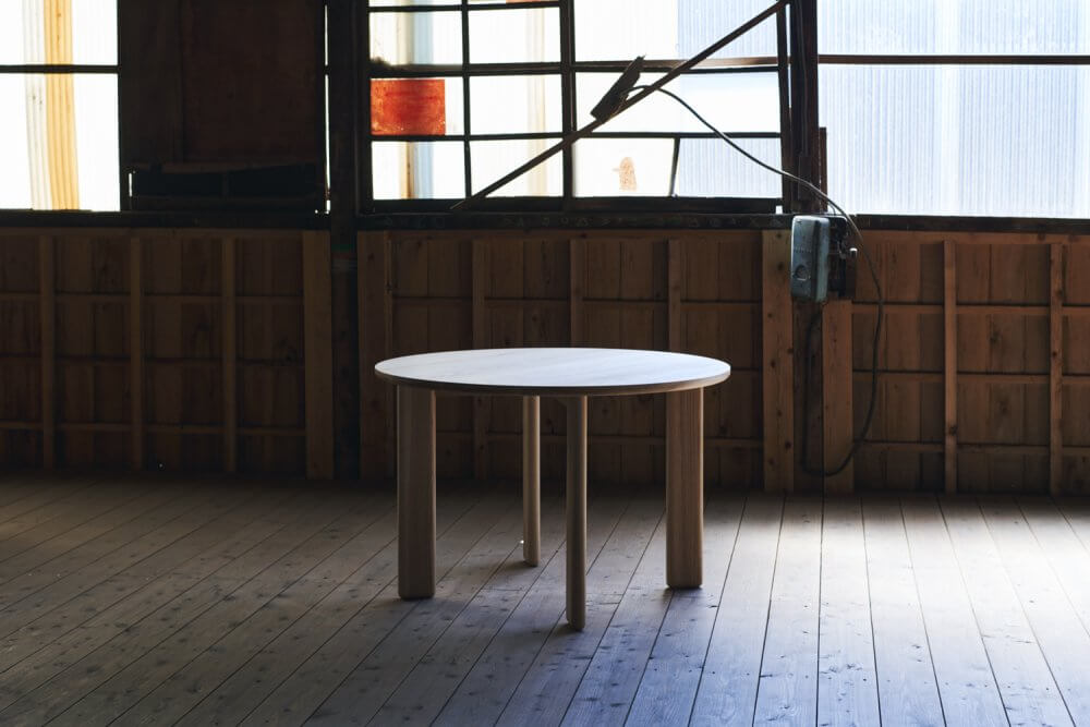 BOARD TABLE (Circle) ( WALNUT / WHITE ASH )