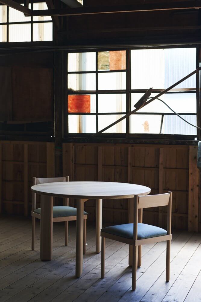 BOARD TABLE (Circle) ( WALNUT / WHITE ASH )