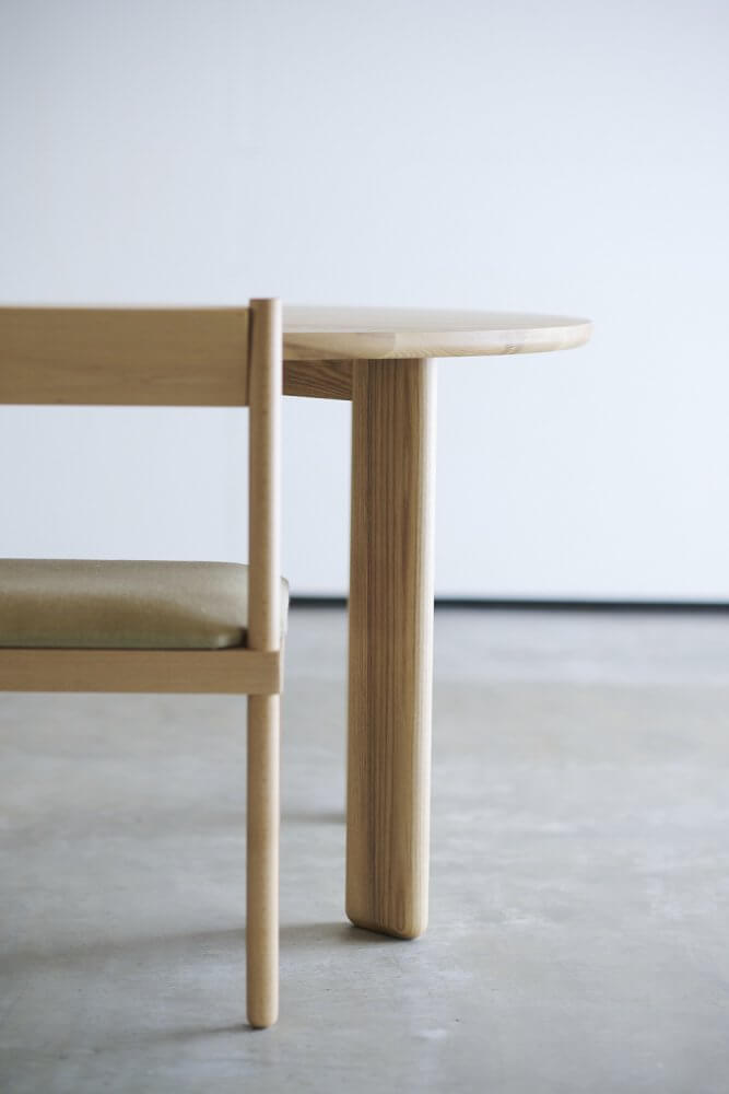 BOARD TABLE (Circle) ( WALNUT / WHITE ASH )