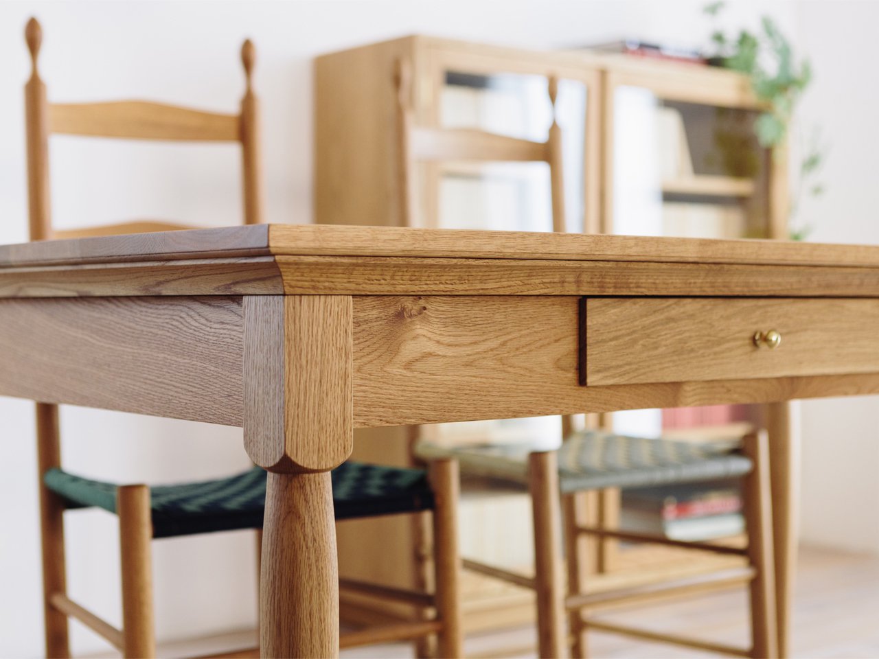 SHIRLEY DINING TABLE