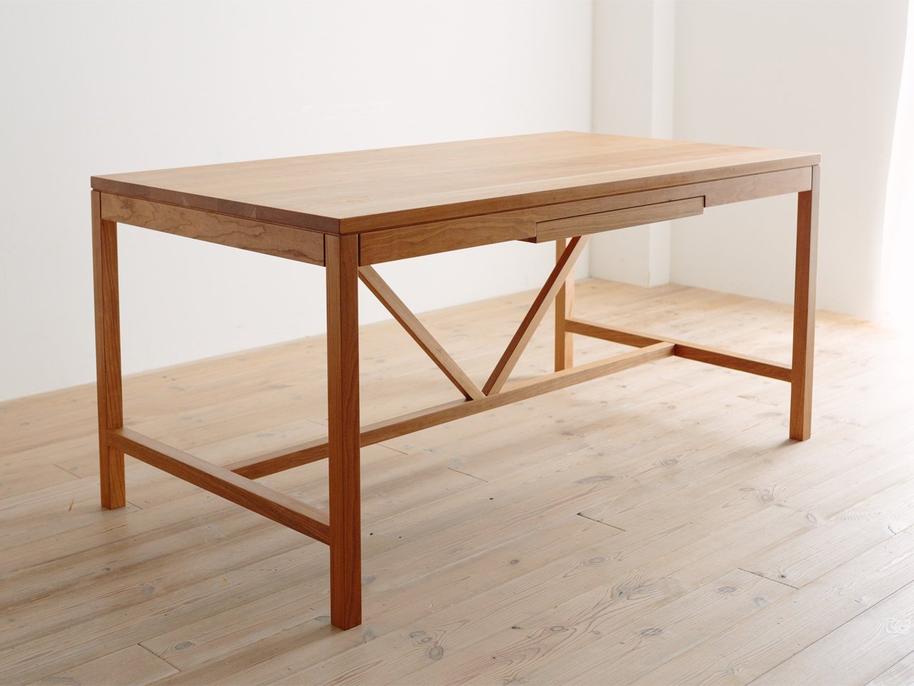 HARVARD DINING TABLE