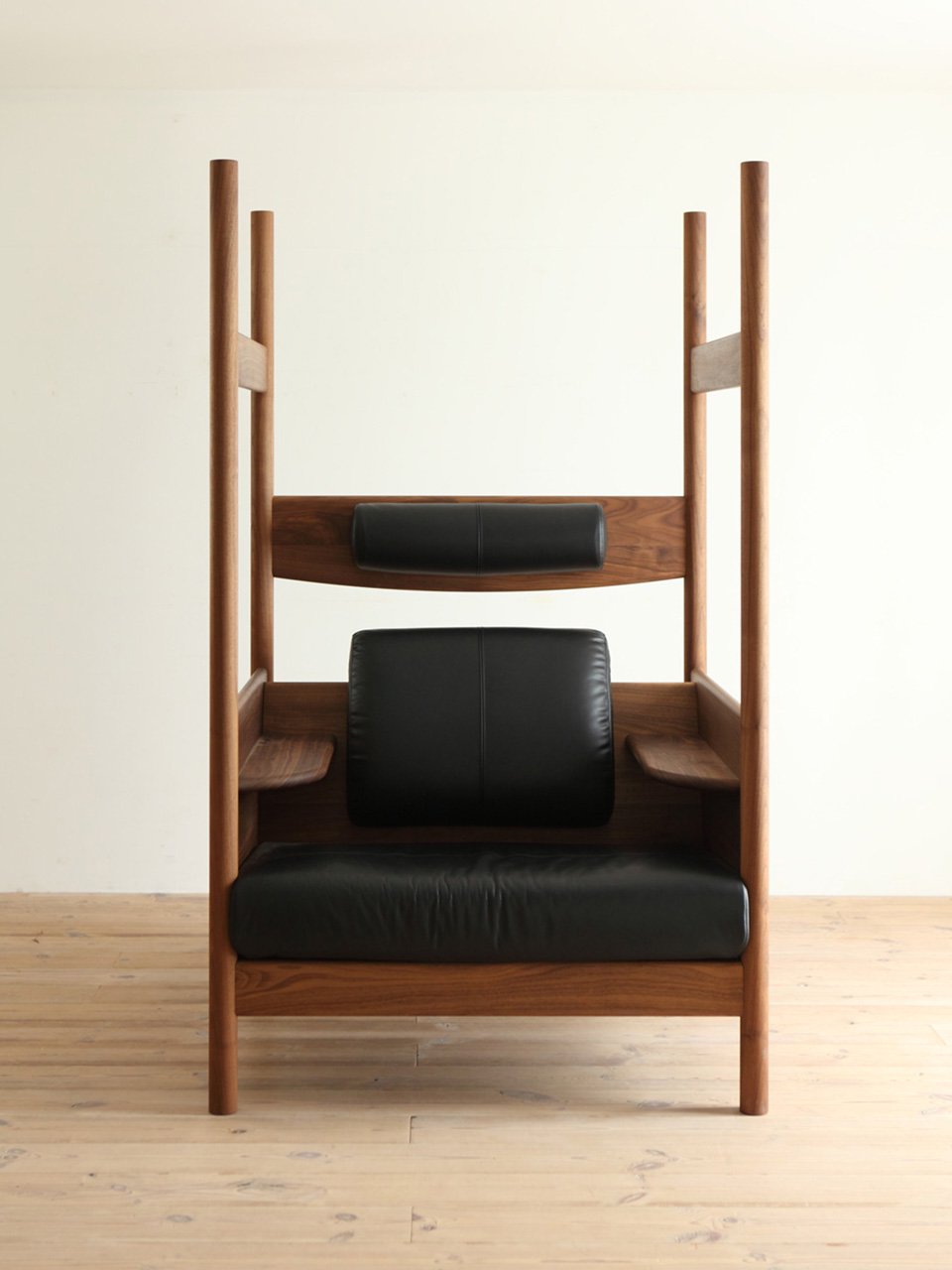 WF FOUR POSTER CHAIR