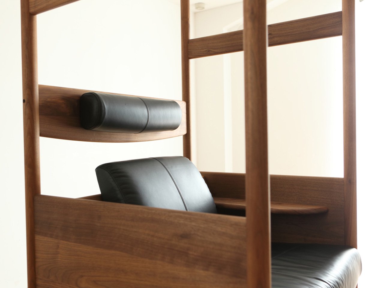 WF FOUR POSTER CHAIR