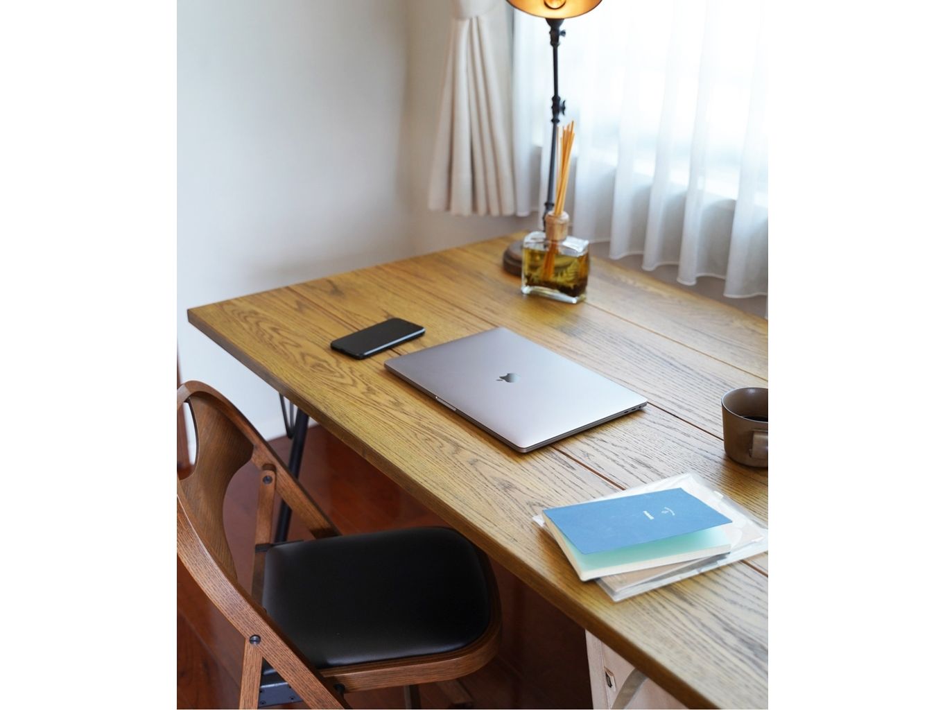 GRANDVIEW DINING TABLE