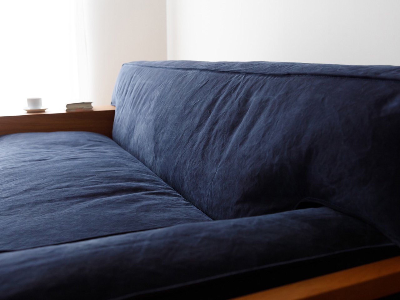 CORNICE BLOCK SOFA W/ DRAWER