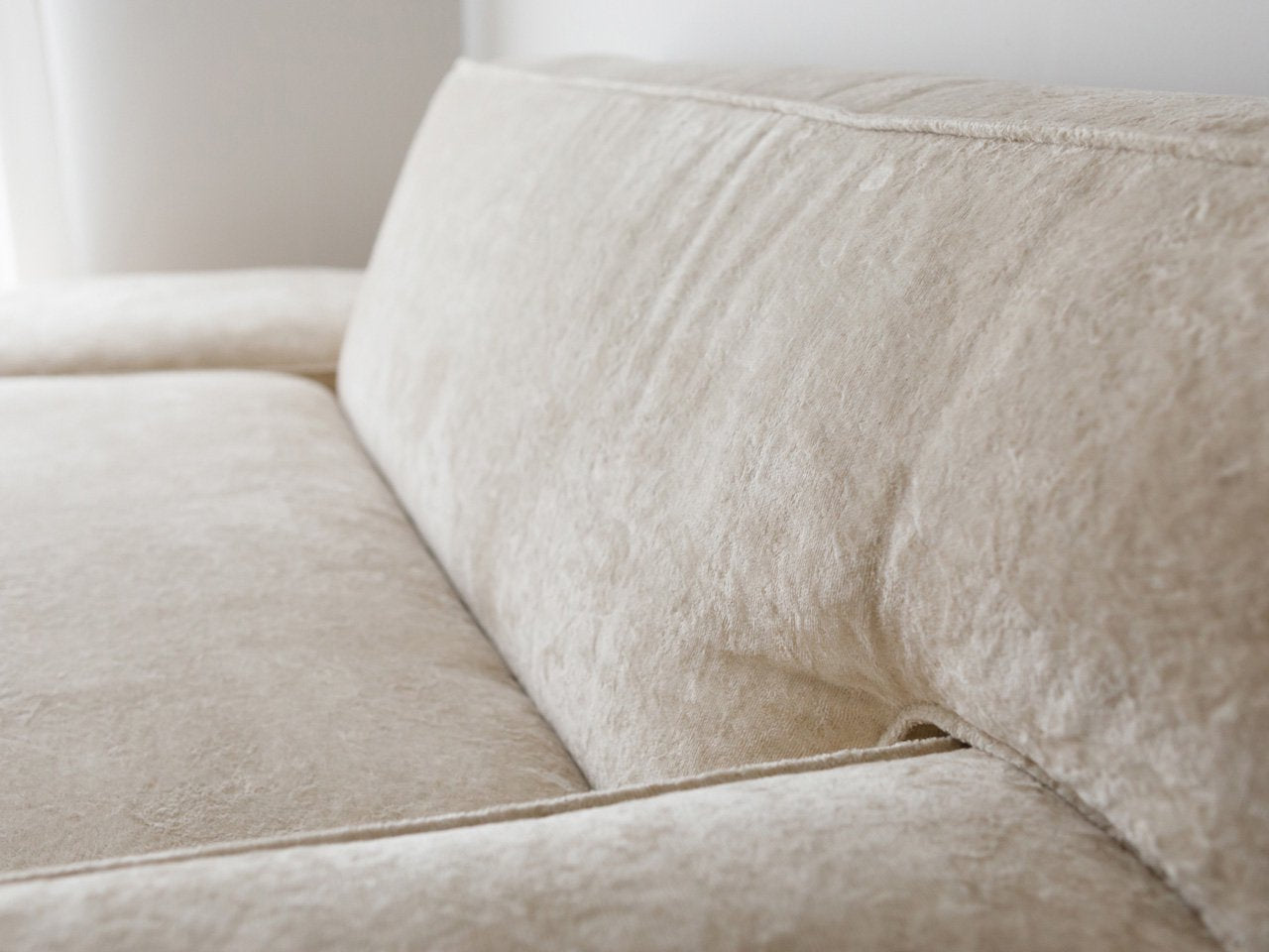 CORNICE BLOCK SOFA W/ DRAWER