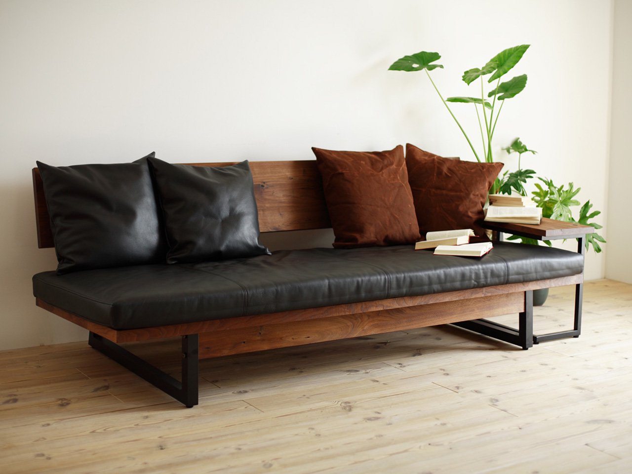 FREX SOFA W154 (IRON LEG)