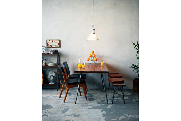 GRANDVIEW DINING TABLE