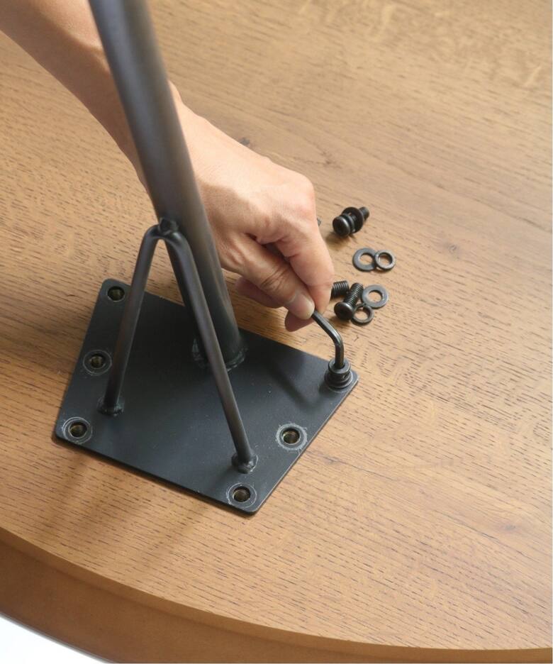 GRANDVIEW ATELIER ROUND TABLE