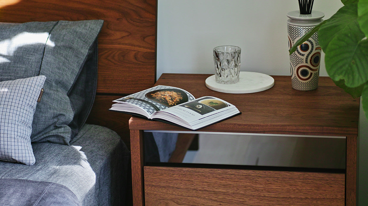 BASS SIDE CABINET (GLASS)