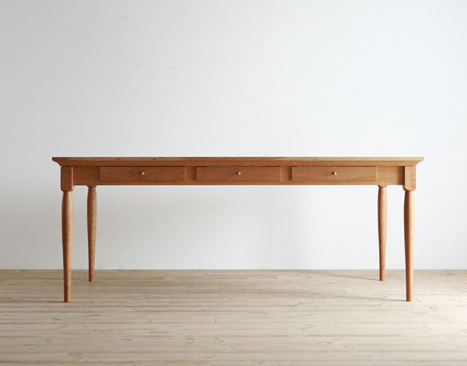 SHIRLEY DINING TABLE