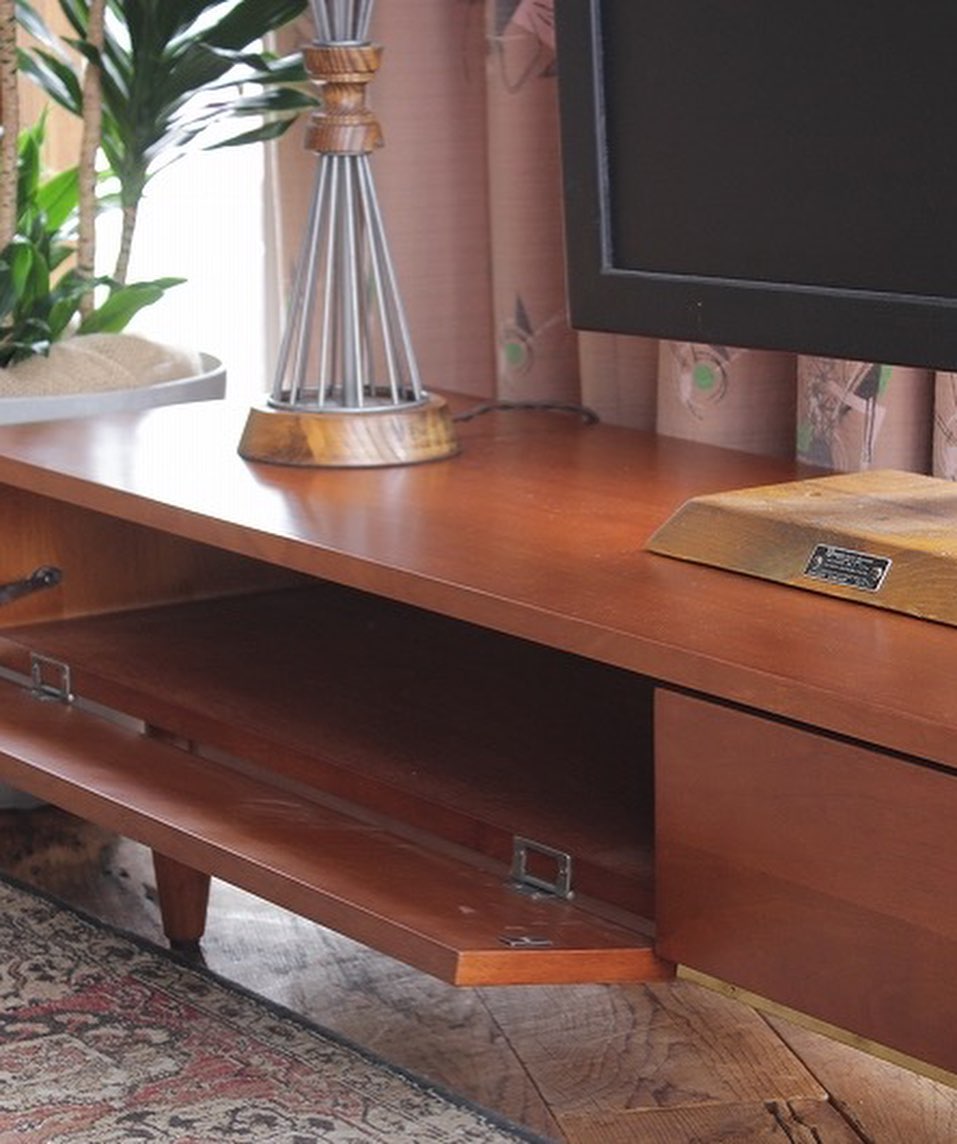 TRESTLES TV BOARD LOW