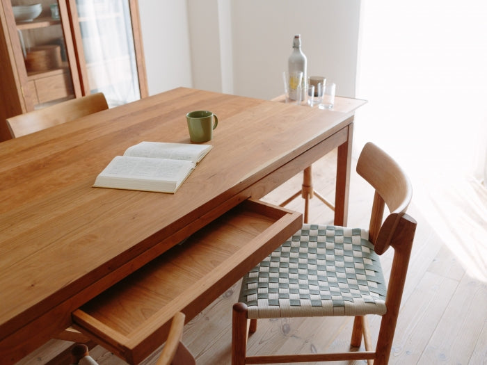 HARVARD DINING TABLE