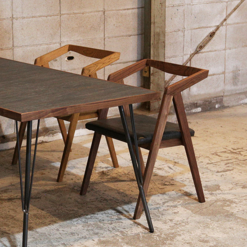 BOOKER.T CHAIR ( OAK / WALNUT )