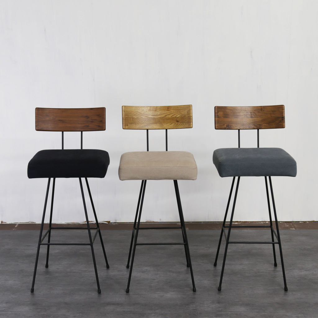 VOX BAR CHAIR (WALNUT / KONARA OAK)