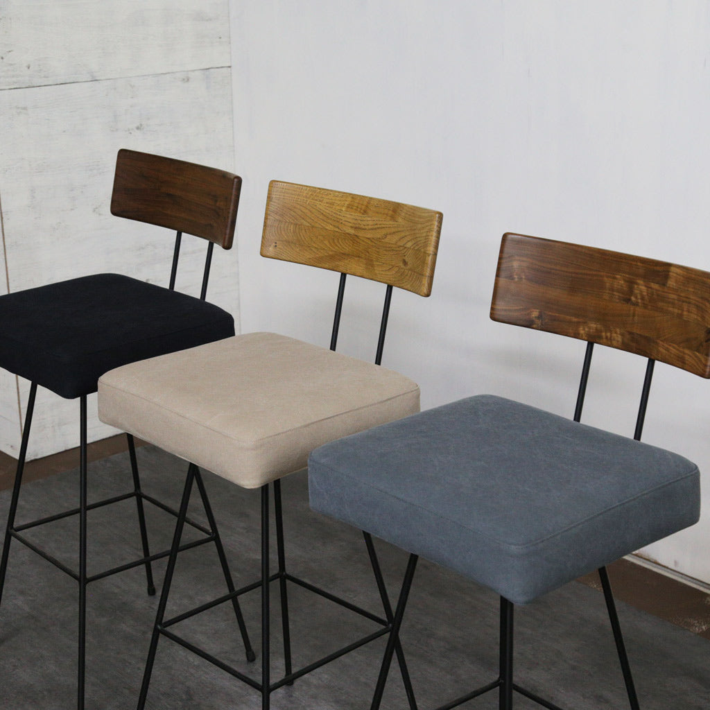 VOX BAR CHAIR (WALNUT / KONARA OAK)