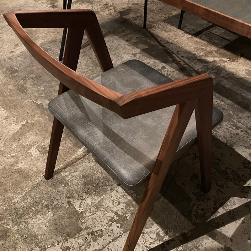 BOOKER.T CHAIR ( OAK / WALNUT )
